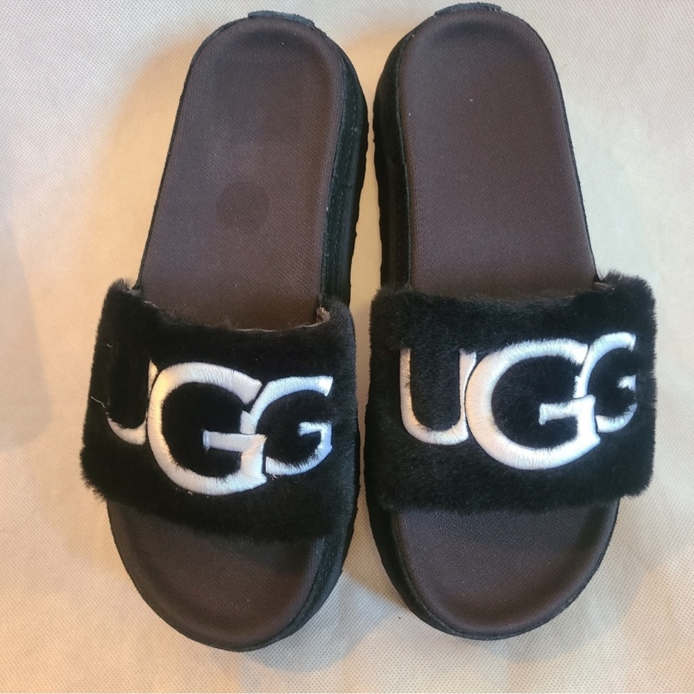 UGG: Women’s Laton Fur Slide Sandal: BRAND NEW!!!